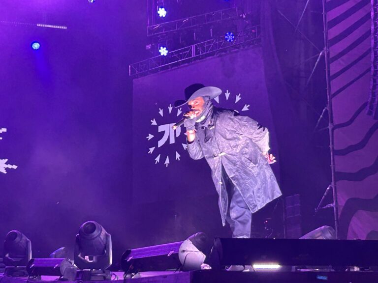 Sin equipo, con problemas y “SIN MIEDO”: Jpegmafia sacude a sus fans chilenos en el Lollapalooza 2025