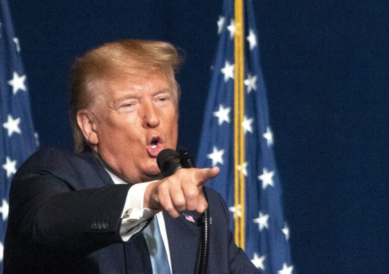 ¿Escalada de la guerra comercial? Trump amenaza con aranceles del 200% al vino y otras bebidas alcohólicas de la Unión Europea