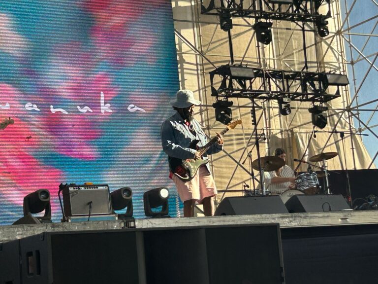 Un pequeño corazón gélido: Michael Kiwanuka hipnotiza al Lollapalooza con una clase magistral de soul