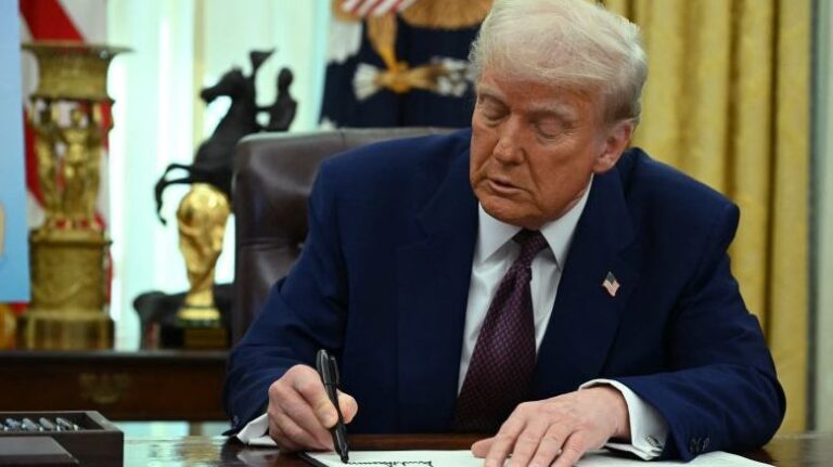 Análisis: Se forman grietas en la economía estadounidense. Trump es una de las principales razones