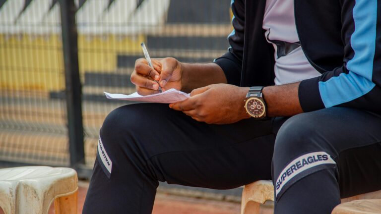 Por insultos sexistas contra árbitra: Entrenador de equipo femenino de fútbol portugués fue suspendido por seis meses
