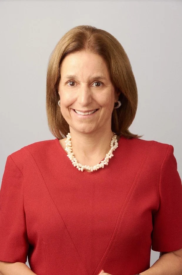 Revelan que alta ejecutiva financiera de Morgan Stanley fue víctima de violento portonazo en Vitacura 