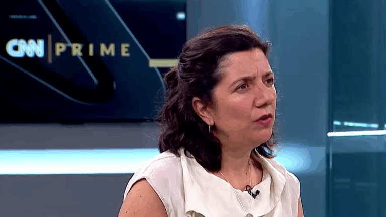 Ministra Etcheverry defiende gestión de Crispi y acusa a la oposición de 