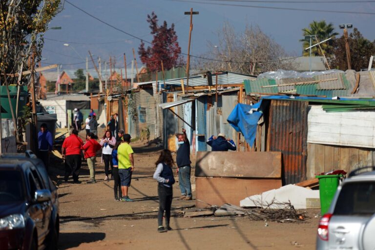 Más de 120 mil familias viven en campamentos: Techo-Chile alerta que es el nivel más alto desde 1996