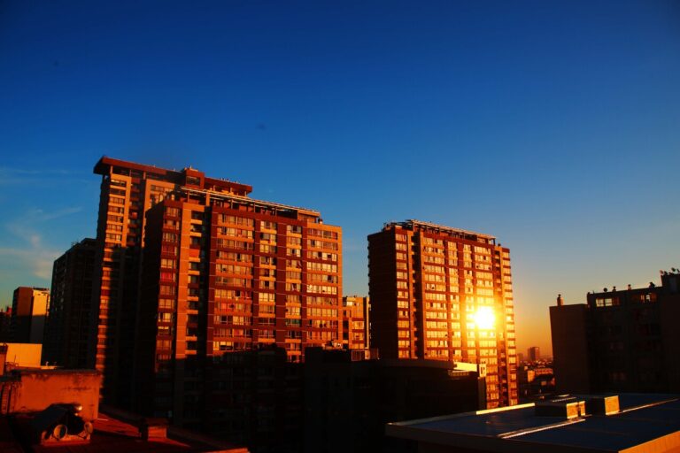 Gastos comunes suben casi 10% en la Región Metropolitana durante el inicio de 2025: Vitacura lidera con los montos más altos