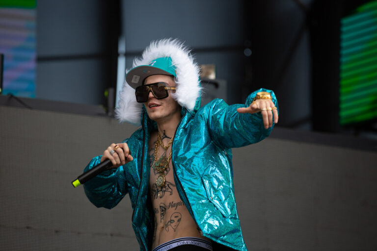 Marcianeke fue demandado por Bomberos de Nacimiento por no presentarse en evento solidario: Artista no compareció en audiencia