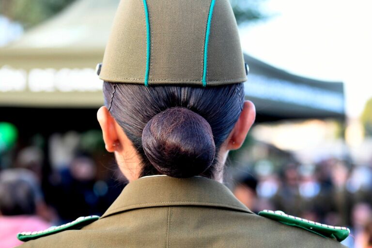 Carabineros abre 12 puestos de trabajo para civiles en Santiago: Sueldos van desde los $800 mil a más de $1.300.000