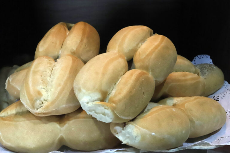 FNE acusa a panaderos industriales del norte por colusión: Acordaron alzar coordinadamente los precios mayoristas del pan