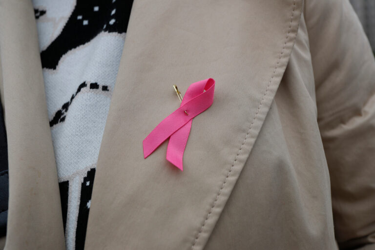 6 de cada 10 cánceres asociados al GES no serían confirmados a tiempo: Experto analiza los retos de la salud en Chile