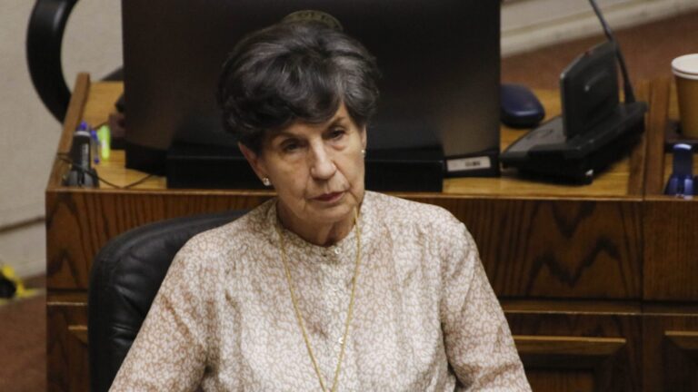 Parlamentarios socialistas lamentan destitución de Allende: 