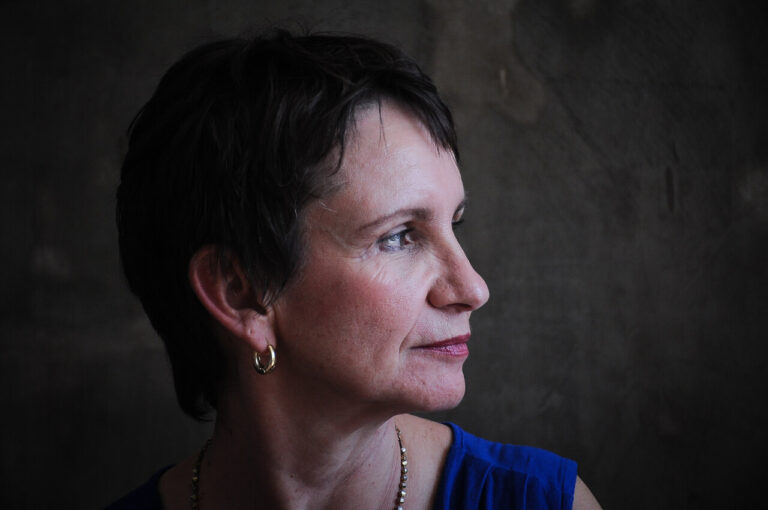 Carolina Tohá lidera primarias oficialistas con amplia ventaja sobre Winter y Jara, según encuesta B&W