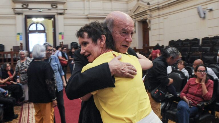 Carolina Tohá agradece al PS por apoyo a su candidatura: 