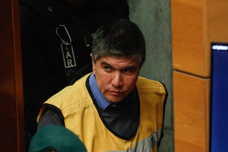 “Si estuviera contigo tendría calor”: Revelan informe reservado del celular de Manuel Monsalve que da cuenta de conversaciones con 