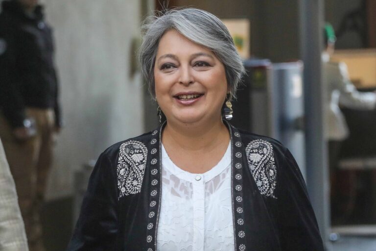 Jeannette Jara no descarta renunciar al PC para liderar una coalición más amplia y dejar atrás el estigma comunista
