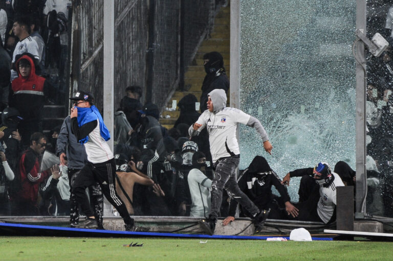 Copa Libertadores: Colo Colo recibe dura sanción tras incidentes en el Estadio Monumental