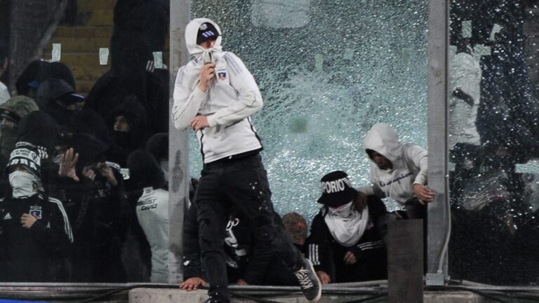 Conmebol sanciona con prohibición de ingreso de hinchas al Monumental en duelos de Libertadores