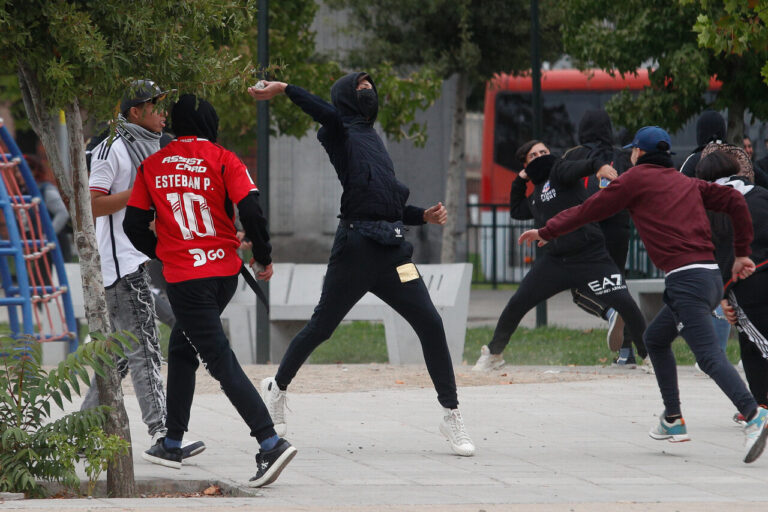Tras tragedia en el Monumental: Gobierno anuncia que hinchas que participen en hechos violentos no volverán a entrar a estadios