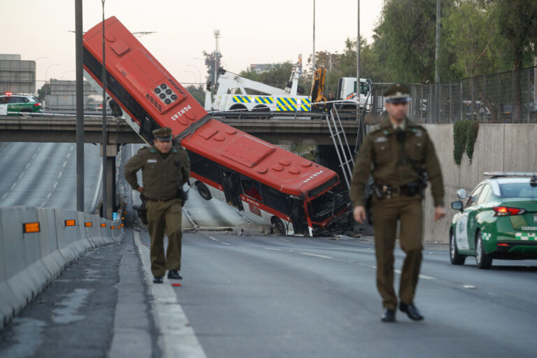 Formalizan a conductor que chocó bus Red en San Miguel bajo efectos del alcohol: Quedó con arresto domiciliario y arraigo nacional