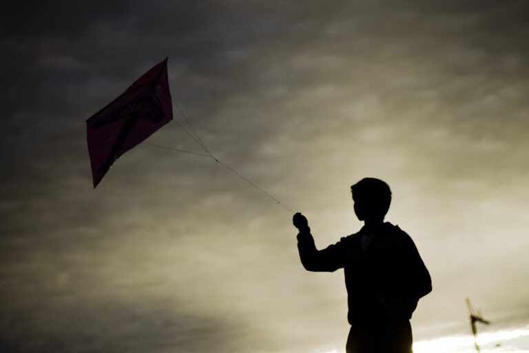 Mujer que esclavizó a niño en Iquique obtuvo su custodia luego de acusar al padre de violencia intrafamiliar
