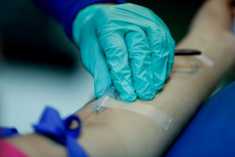 Experto en trastornos de coagulación enseña: ¿Qué es la hemofilia y cómo puede tratada?