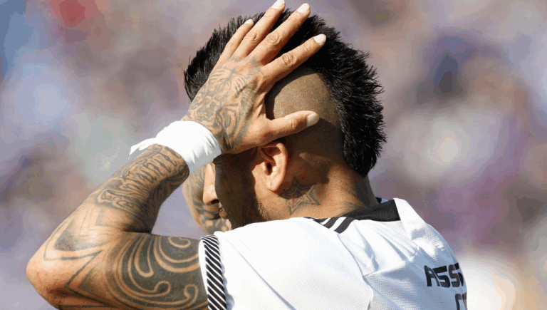 Conmebol abre expedientes disciplinarios a Jorge Almirón y Arturo Vidal: Colo Colo suma un nuevo golpe en la Libertadores