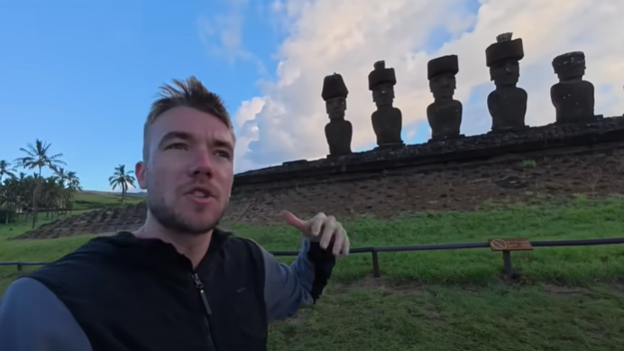 “Es espectacular… pero caro”: Español quedó sorprendido por los precios en Isla de Pascua
