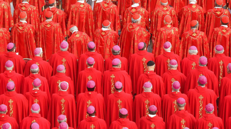 Dos cardenales se retiran del Cónclave para elegir al nuevo Papa tras muerte de Francisco