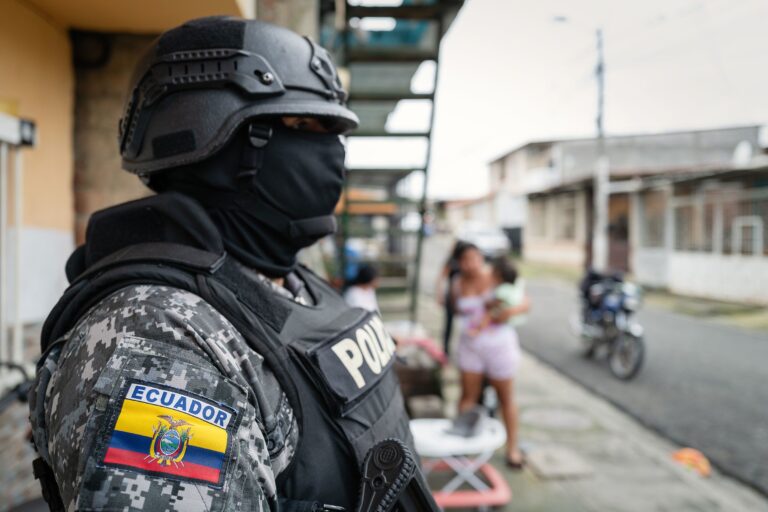 Ecuador: Fuerzas Armadas advierten sobre plan para atentar contra el presidente Daniel Noboa y generar caos
