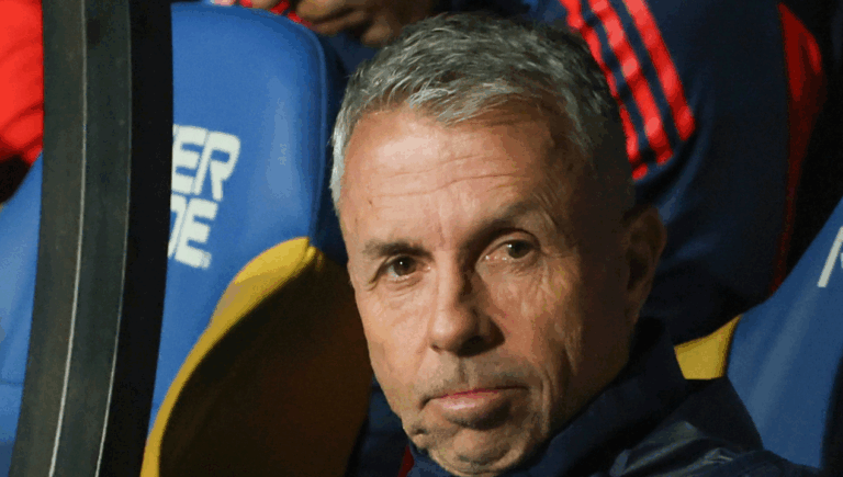 Gustavo Álvarez podría estar viviendo sus últimas semanas en la U: Medios lo vinculan a una selección sudamericana