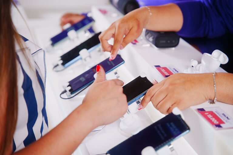 iPhone vuelve al podio en Chile: Motorola, Xiaomi y Honor lideran las ventas, pero Apple se cuela con fuerza