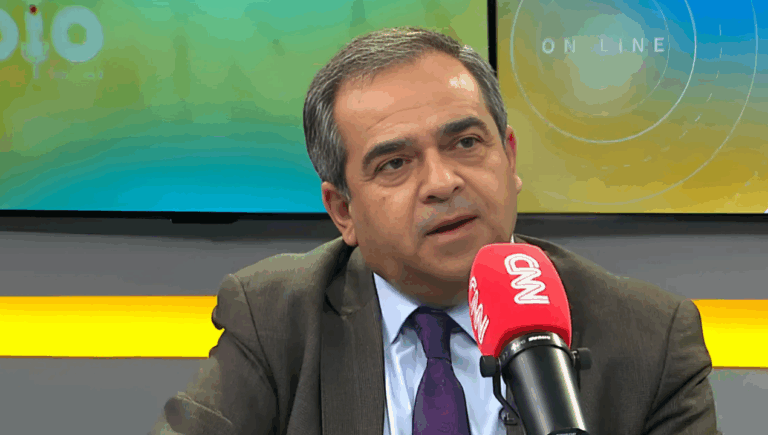 Jaime Quintana y alza de combustibles: “Ni siquiera la dictadura se atrevió a tanto en crisis internacionales”