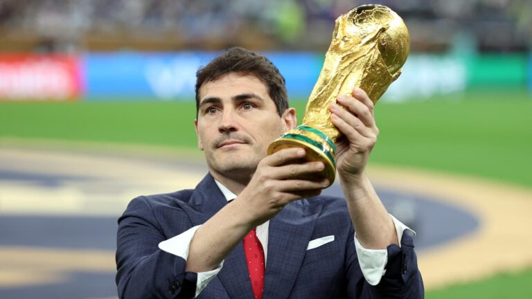 Iker Casillas escogió a Claudio Bravo como su jugador chileno favorito