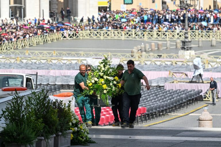 Revisa todas las delegaciones que participarán en el funeral del Papa Francisco: La chilena se ubicará en el puesto 93
