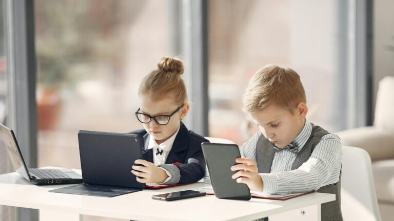 Día del Trabajador 2025: 82% de los chilenos cambiaría su trabajo por la profesión soñada en su niñez