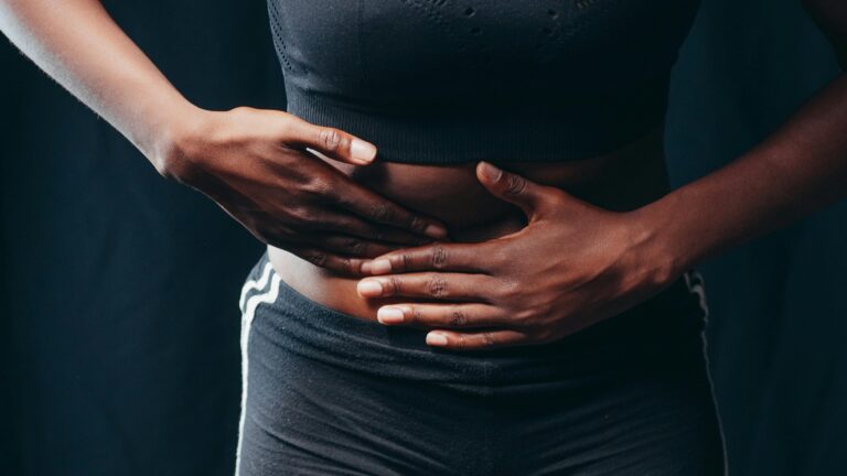 Inflamación crónica: ¿Qué es, cómo prevenirla y qué alimentos evitar?