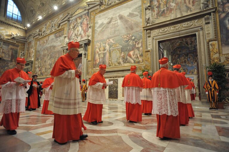 Se acerca una batalla entre cardenales para definir el liderazgo de la Iglesia católica tras la muerte del papa Francisco