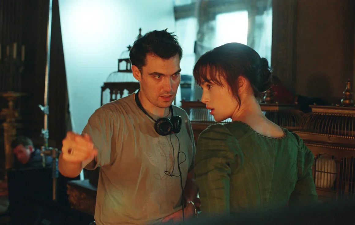 Joe Wright dirige a Keira Knightley en el set de "Pride & Prejudice". Alex Bailey/Working Title/Kobal/Shutterstock