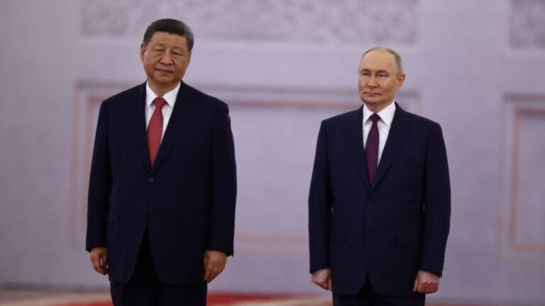 Xi y Putin estrechan relaciones con firma de acuerdo en Moscú 