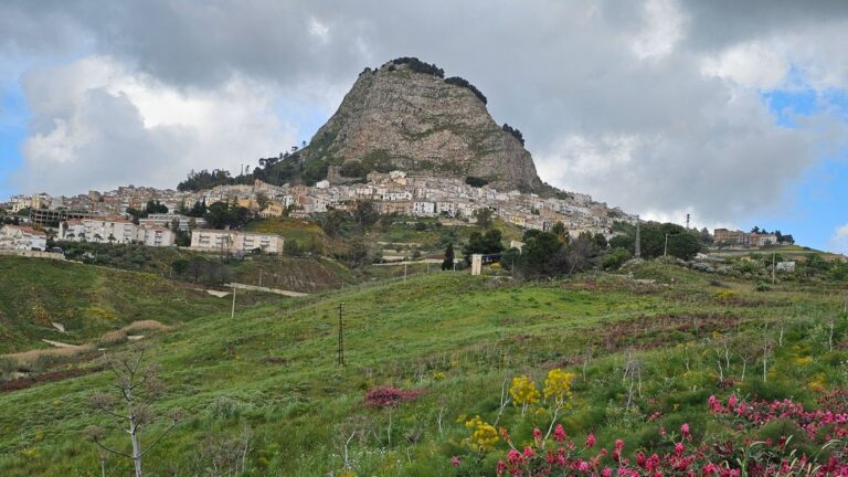 ¿Quieres comprar una casa en Italia por un euro? Así lo hacen posible en Sicilia, sin trámites ni condiciones