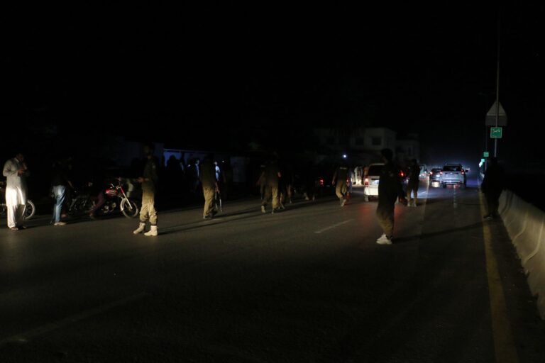 India y Pakistán se acusan mutuamente de romper el alto al fuego en Cachemira