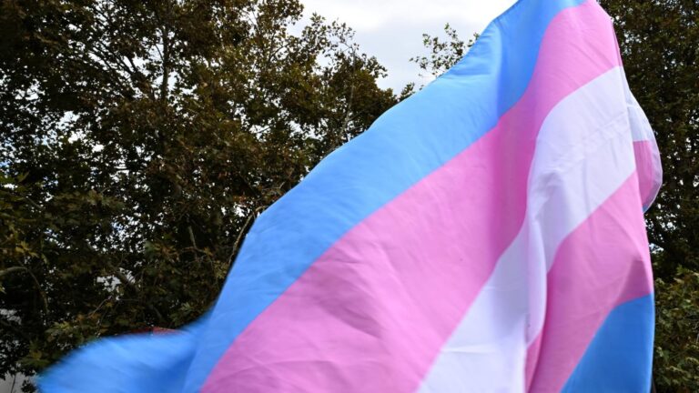 A partir del 1 de junio: Federación Inglesa prohibirá a mujeres trans jugar en el fútbol femenino