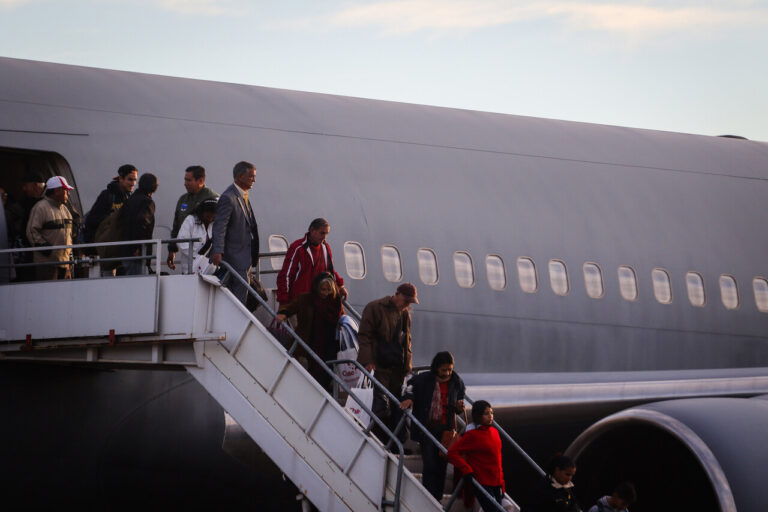 44 chilenos son deportados desde EE.UU. en medio de endurecimiento migratorio por medidas de Trump