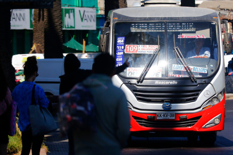 Funcionario de la Armada fue detenido mientras conducía bus en Valparaíso: Test de drogas arrojó positivo en cocaína