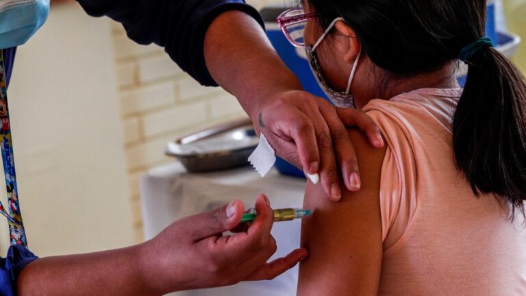 Vacuna contra el Virus del Papiloma Humano: ¿Quiénes deben inocularse y dónde pueden hacerlo?