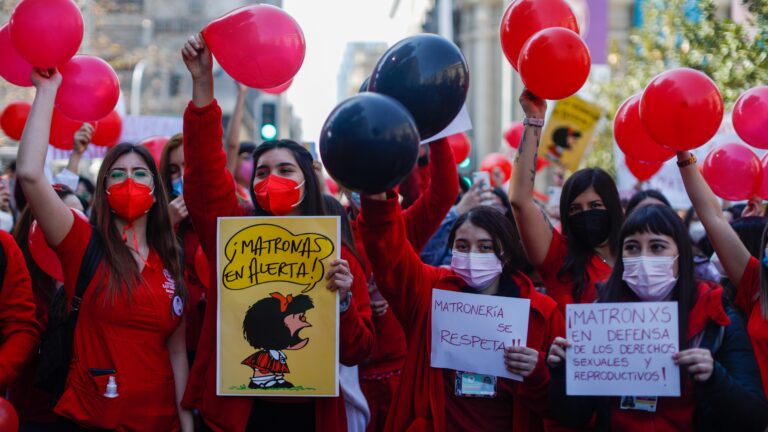 “Estamos en peligro”: Colegio de Matronas y estudiantes alzan la voz y rechazan decreto de Minsal que limita sus funciones