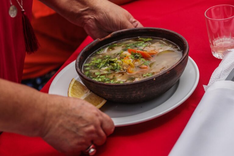 Caldillo de congrio se instala entre las mejores sopas marinas del mundo según Taste Atlas