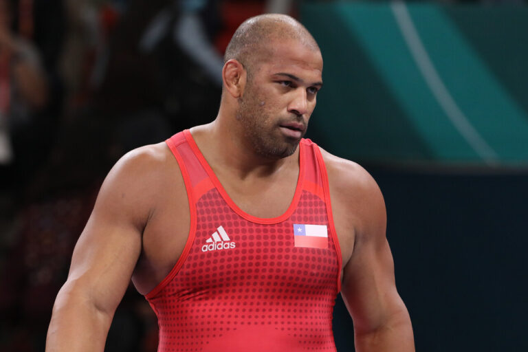 Yasmani Acosta gana el Premio Nacional del Deporte 2024 y recibe millonario reconocimiento del Estado