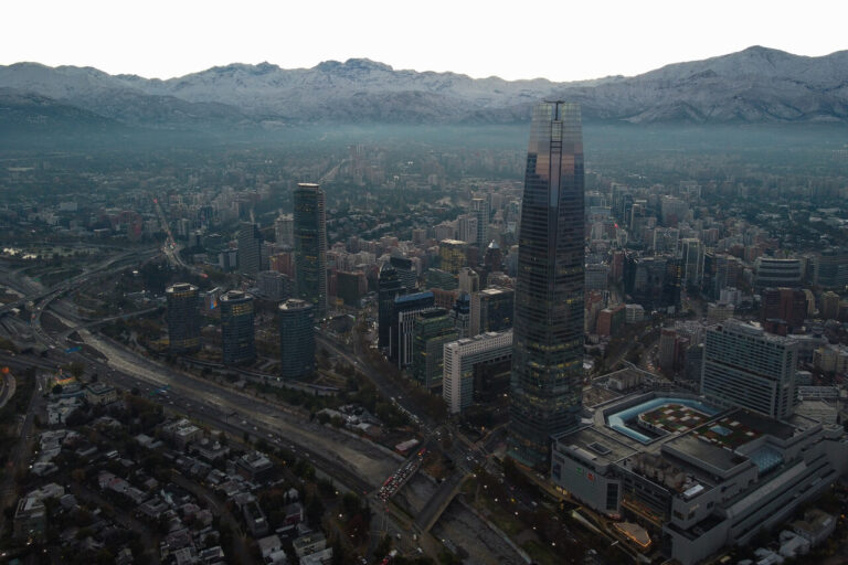 PIB crece 2,3% en el primer trimestre de 2025, superando expectativas del mercado