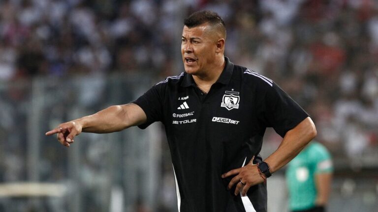 Javier Correa respalda a Almirón en medio de la crisis alba: “El ruido se hace afuera, adentro es todo normal”