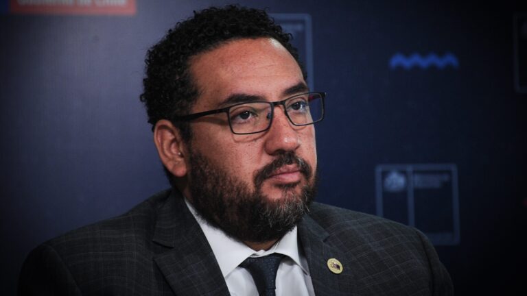 Diputados de oposición criticaron al Mineduc por 